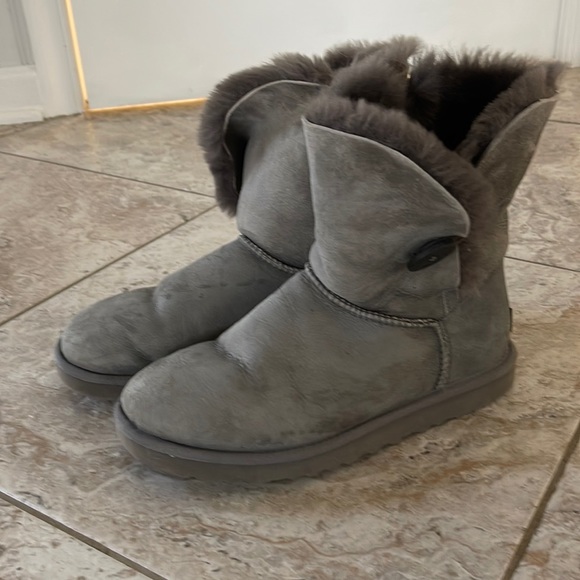 Ugg Bailey Button Boot - Picture 2 of 13